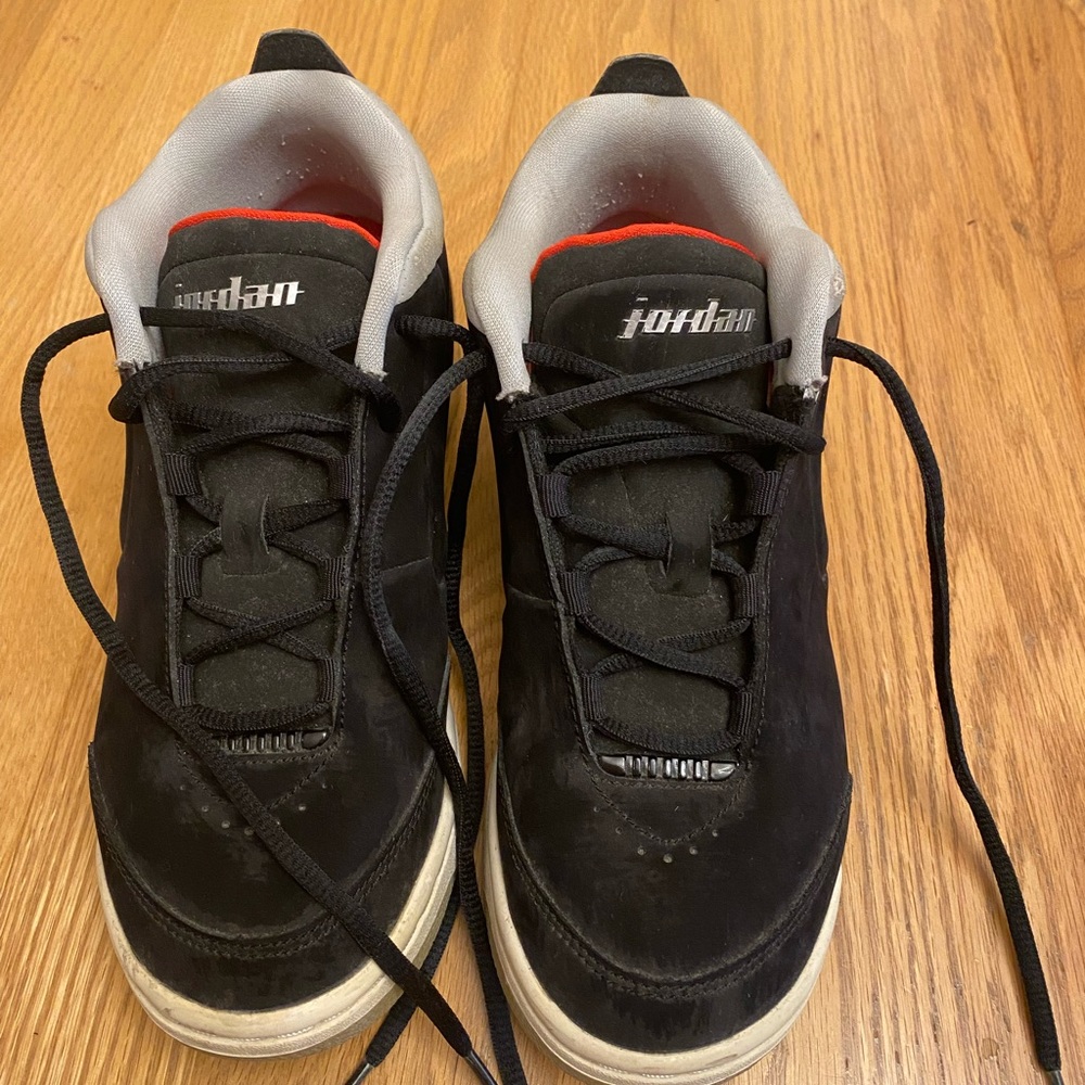 Jordan Youth High Top Shoes Size 5.5 Black Red Silver Emblem Sneakers